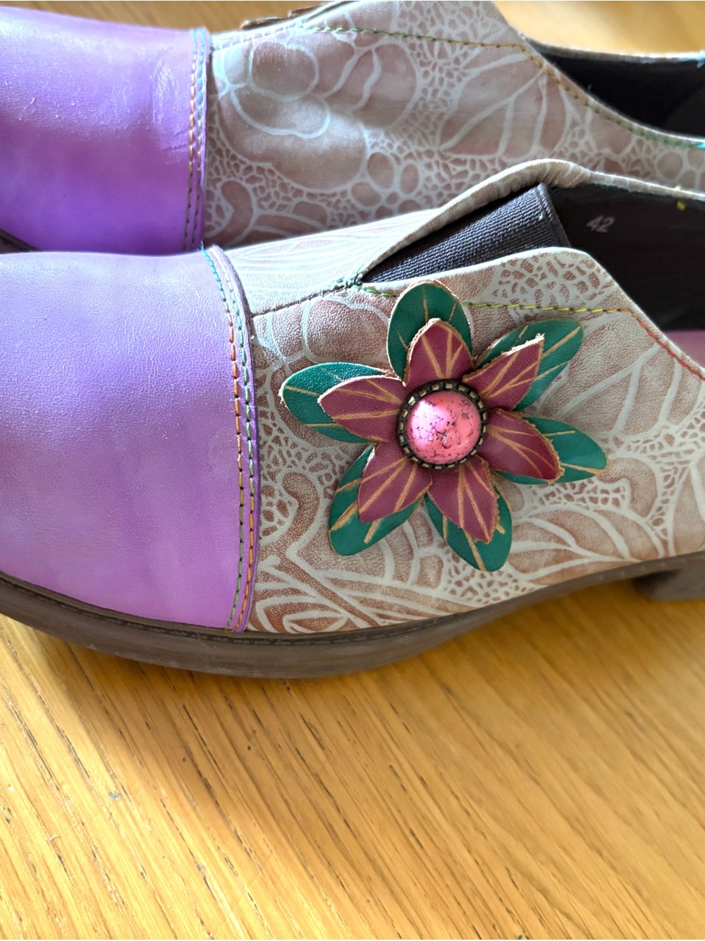 Socofy Floral Applique Lavender Slip-On Flats 42 /41